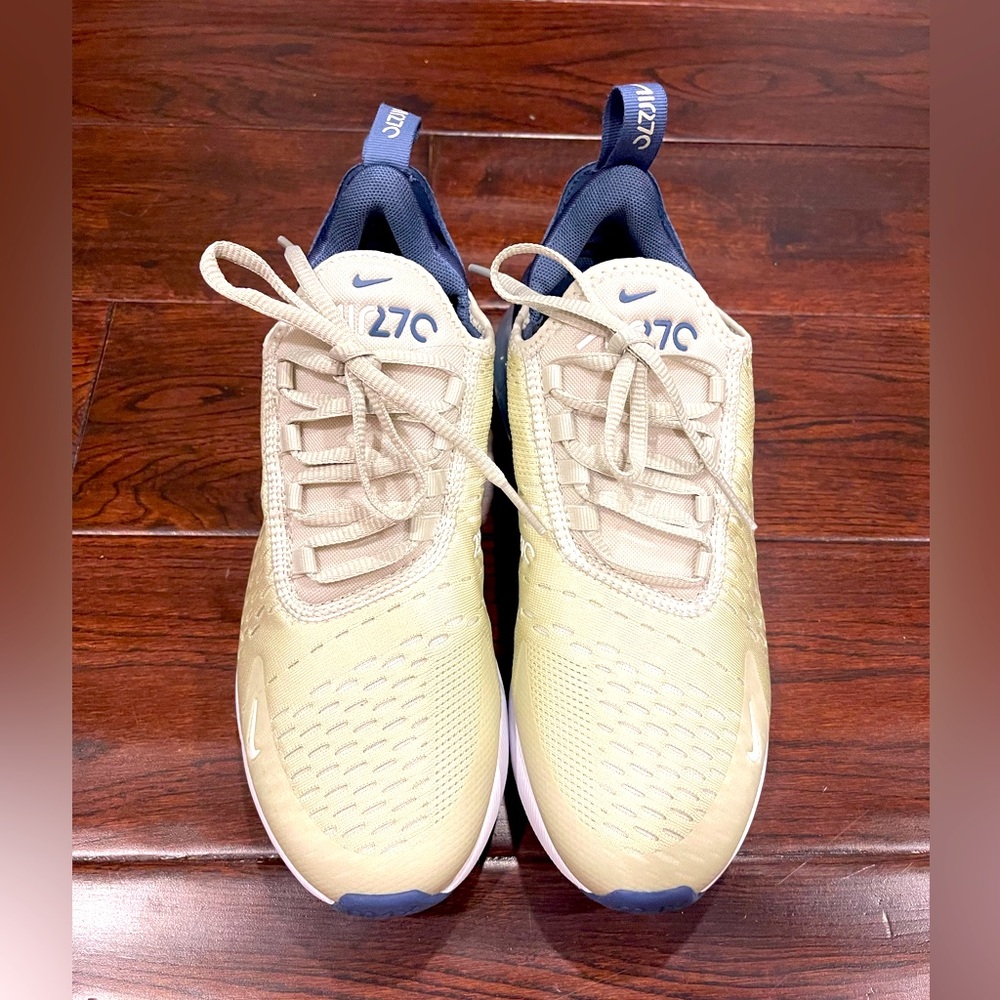 NWOT women’s Nike Air Max 270 sneaker sz 7.5 in bone and diffused blue
